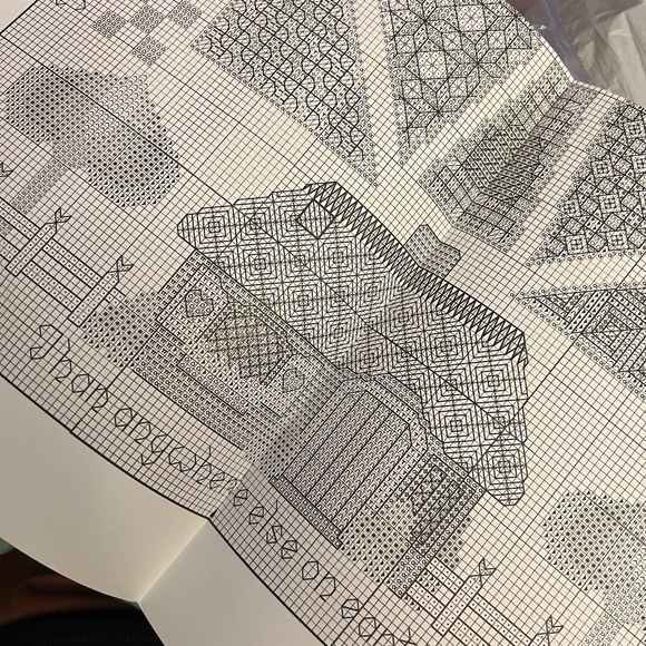 Heartstrings The Garden Patch Cross Stitch Chart + Buttons + 28ct Jobelan Fabric - Picture 5 of 6